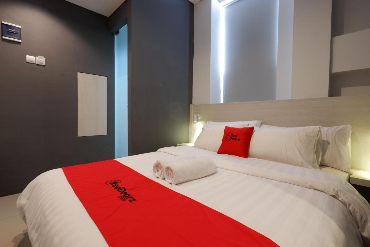 Reddoorz Plus Near Ciputra Mall Simpang Lima Семаранг Экстерьер фото
