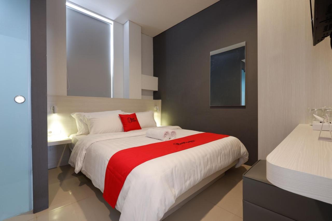 Reddoorz Plus Near Ciputra Mall Simpang Lima Семаранг Экстерьер фото