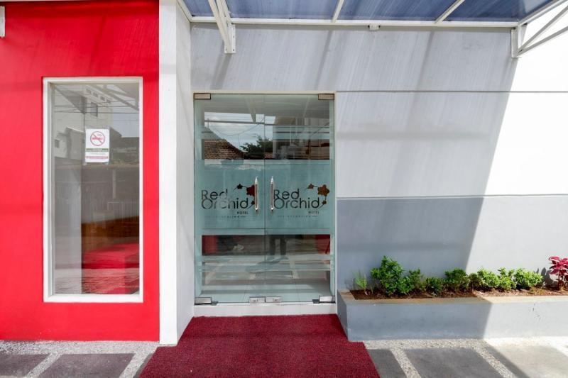 Reddoorz Plus Near Ciputra Mall Simpang Lima Семаранг Экстерьер фото