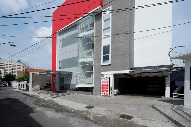 Reddoorz Plus Near Ciputra Mall Simpang Lima Семаранг Экстерьер фото